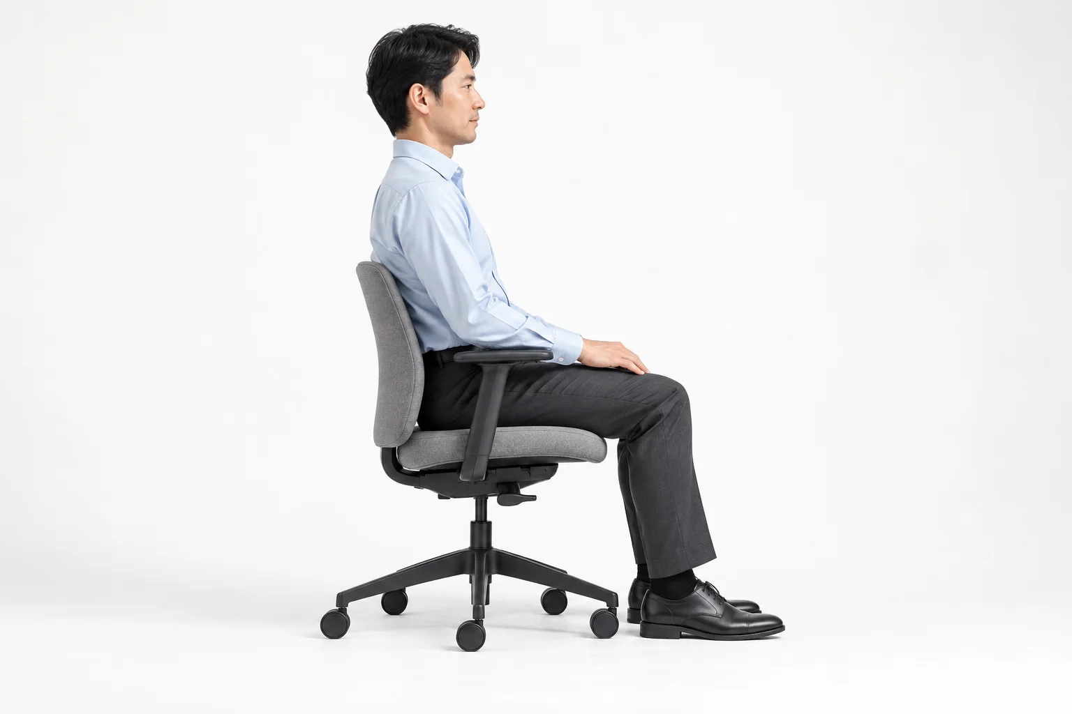 背もたれを低くしたローバックの例です。高さの区分に一律の寸法を示すものではありません。